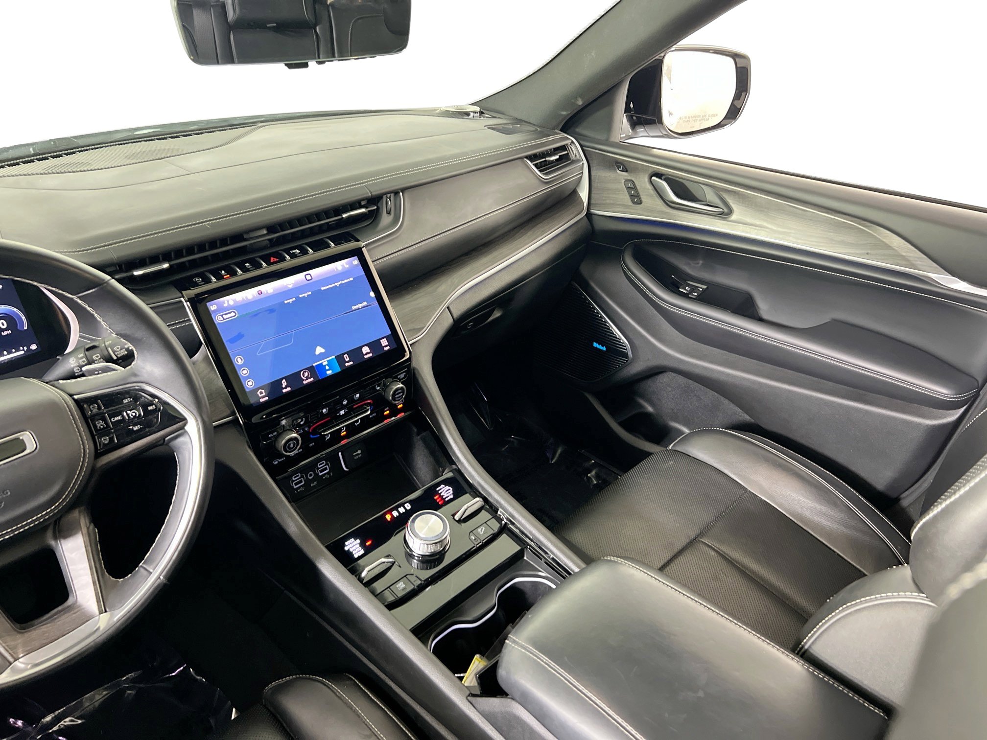 Used 2022 Jeep Grand Cherokee Overland w/ Luxury Tech Group IV image 23