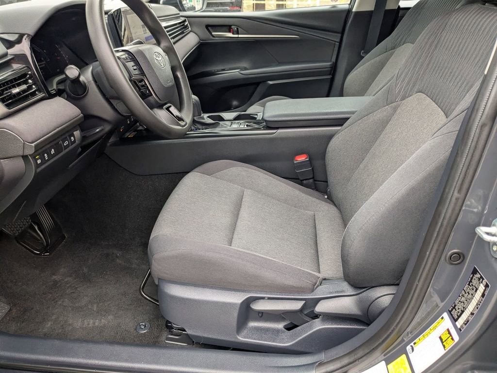 Used 2025 Toyota Camry LE image 11