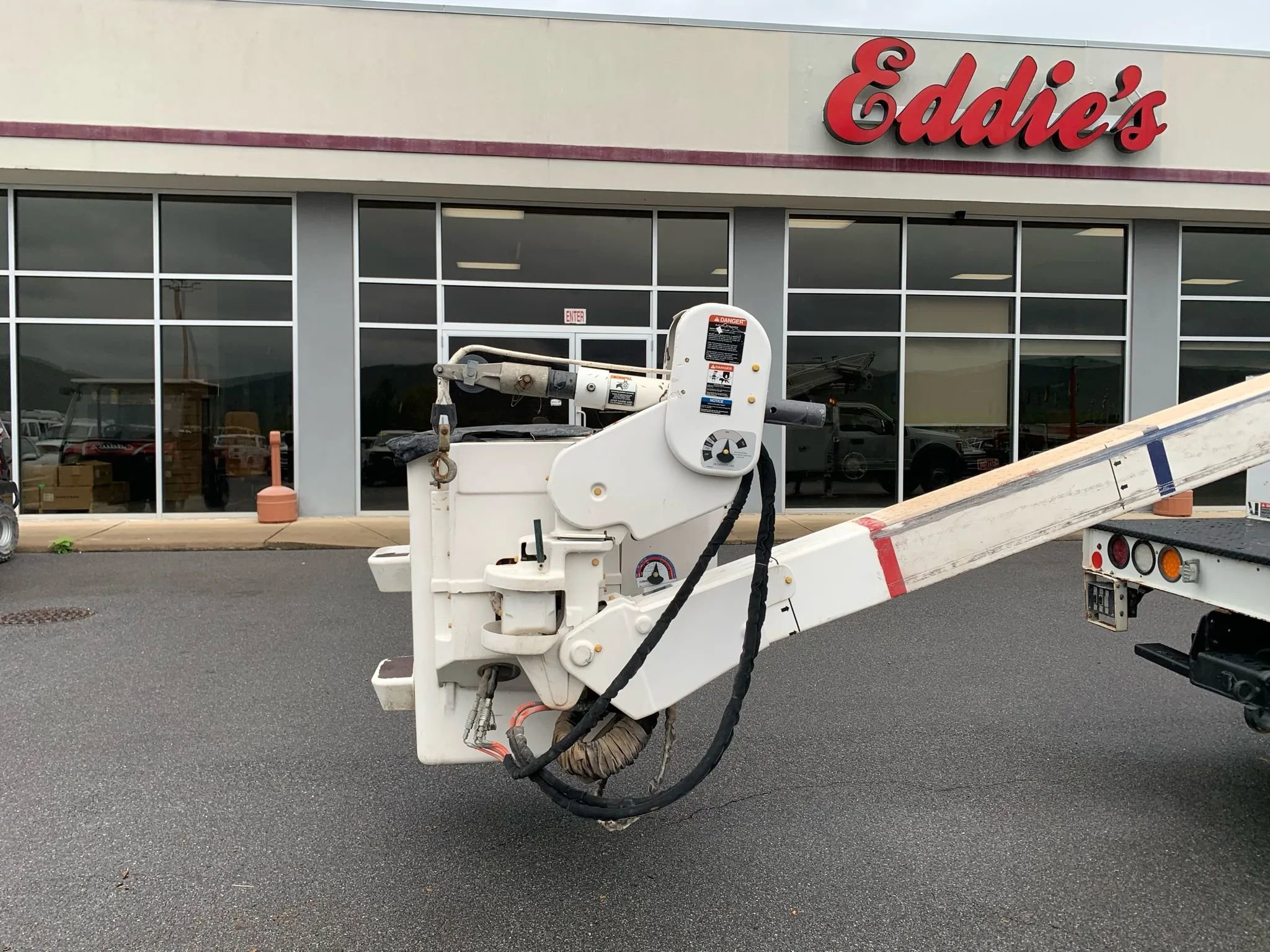 Used 2017 Ford F550 XL 169  W.B. 2D image 41