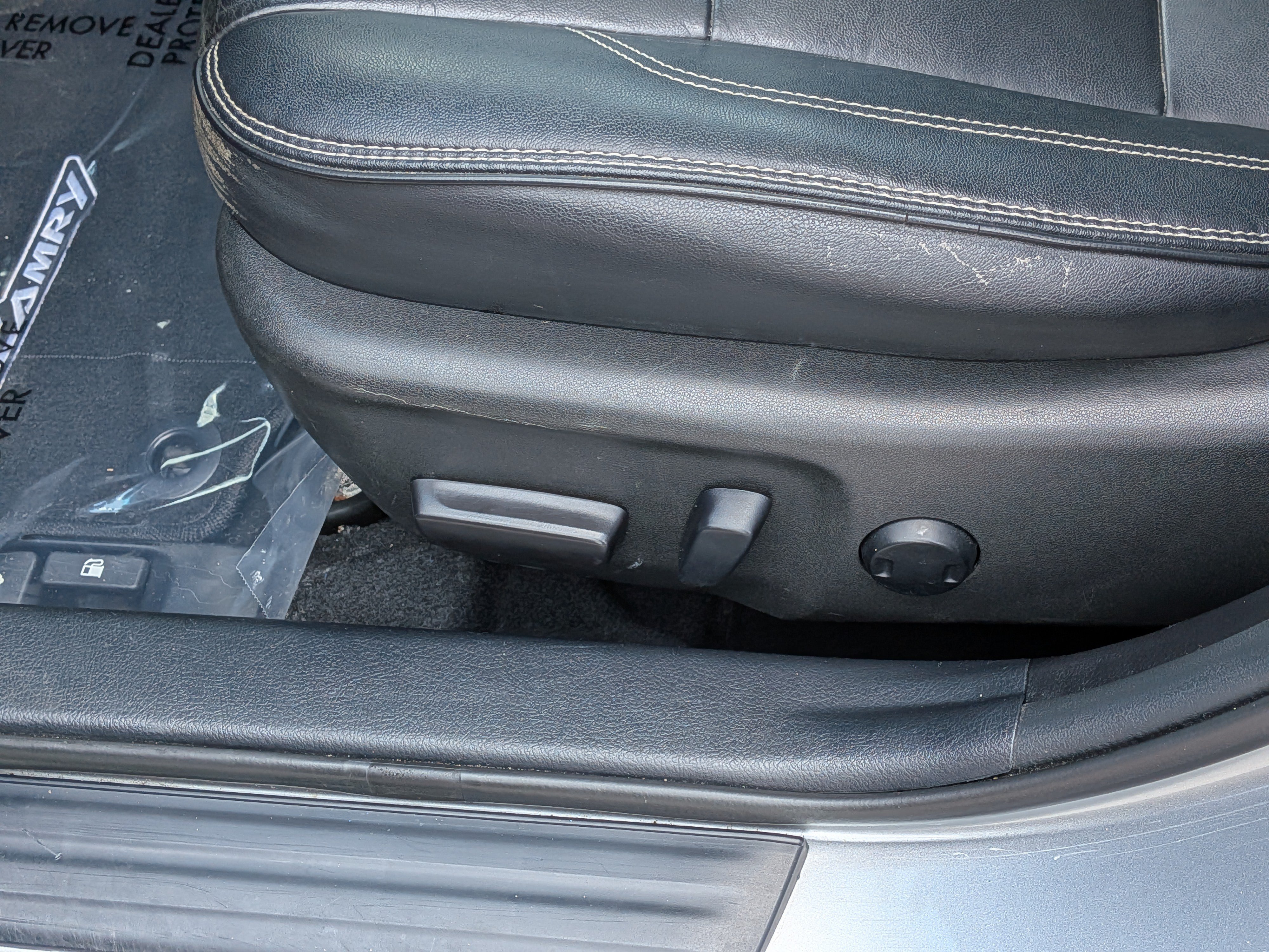 Used 2015 Toyota Camry XLE w/ Moonroof Package FWD image 19
