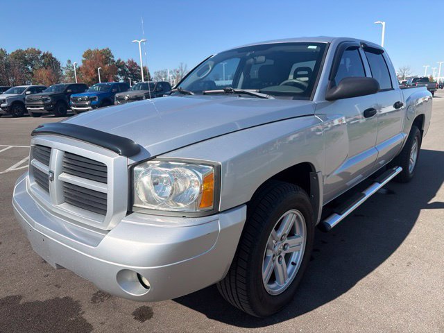 Used 2007 Dodge Dakota SLT w/ Sport Appearance Group AWD/4WD image 2