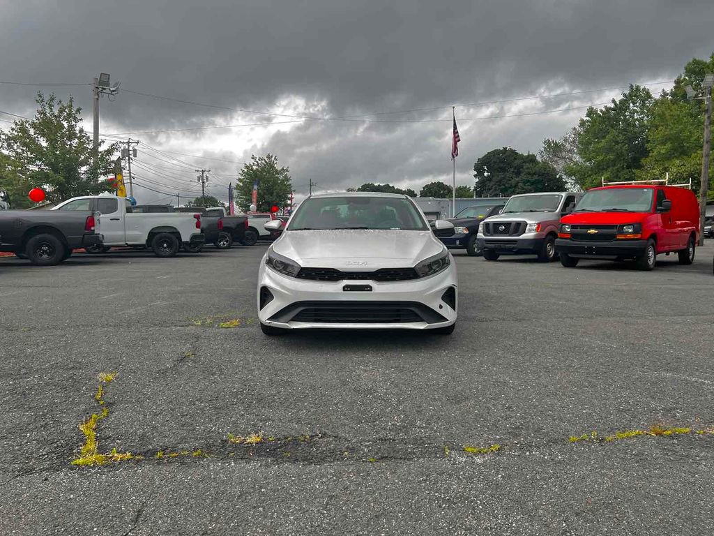 Used 2023 Kia Forte LXS image 3