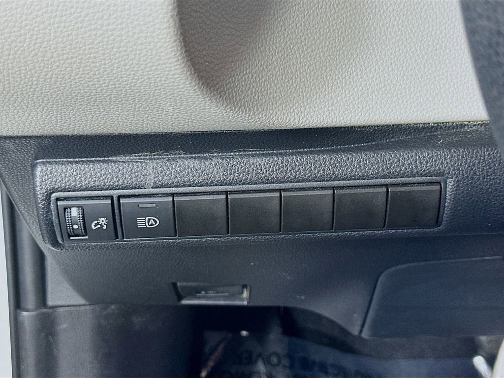 Used 2022 Toyota Corolla LE FWD image 19
