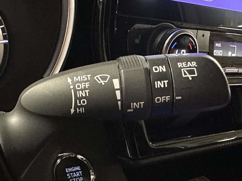 Used 2023 Toyota Highlander XSE AWD/4WD image 37