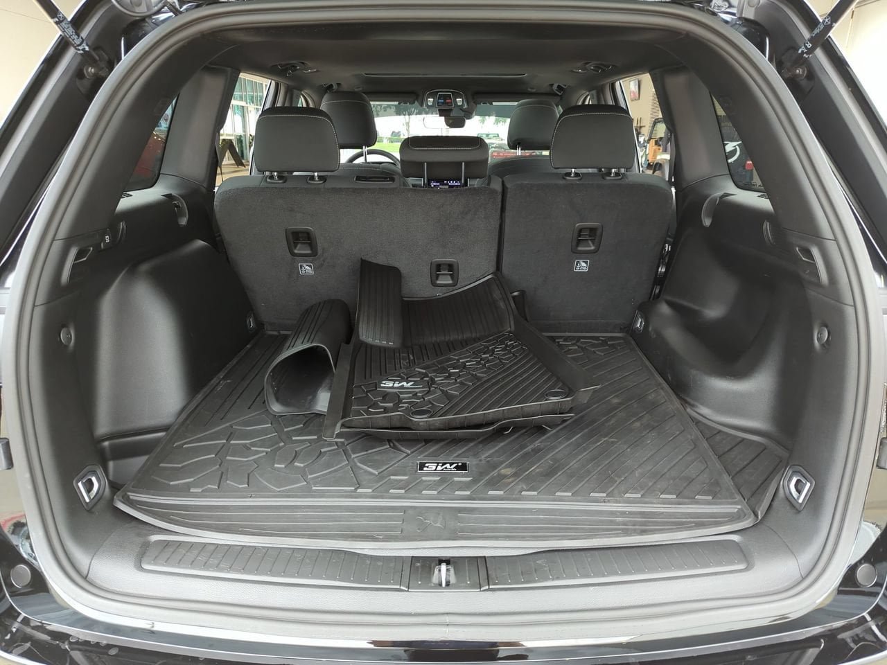Used 2025 Jeep Grand Cherokee Laredo X w/ Trailer Tow Package AWD/4WD image 24