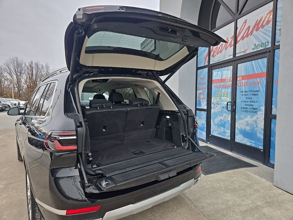 Used 2024 BMW X7 xDrive40i w/ Climate Comfort Package image 98