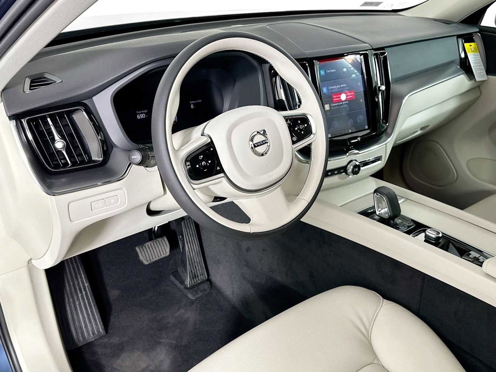 Used 2025 Volvo XC60 T8 Core image 7