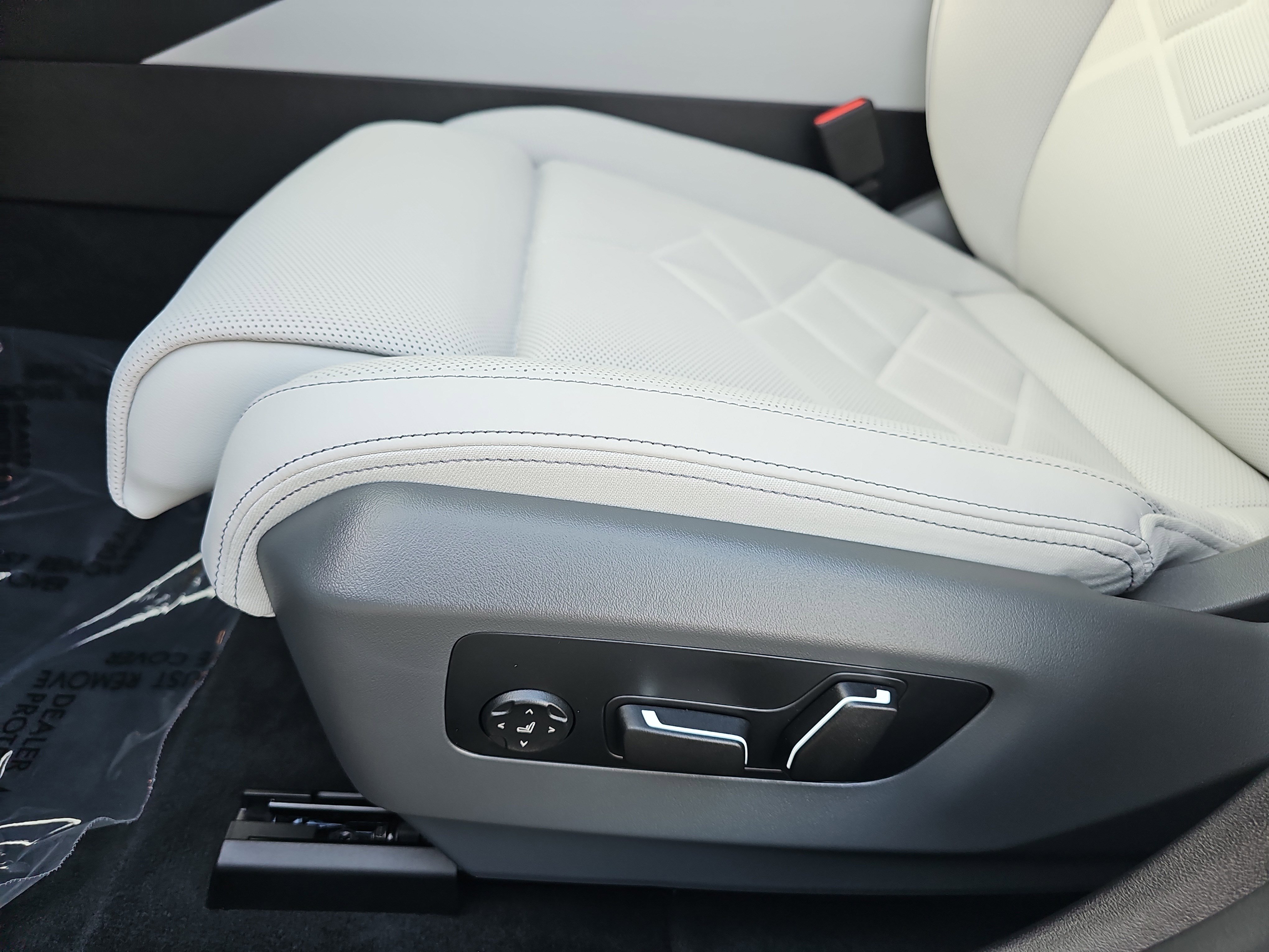 New 2026 BMW 550e xDrive w/ Executive Package image 30