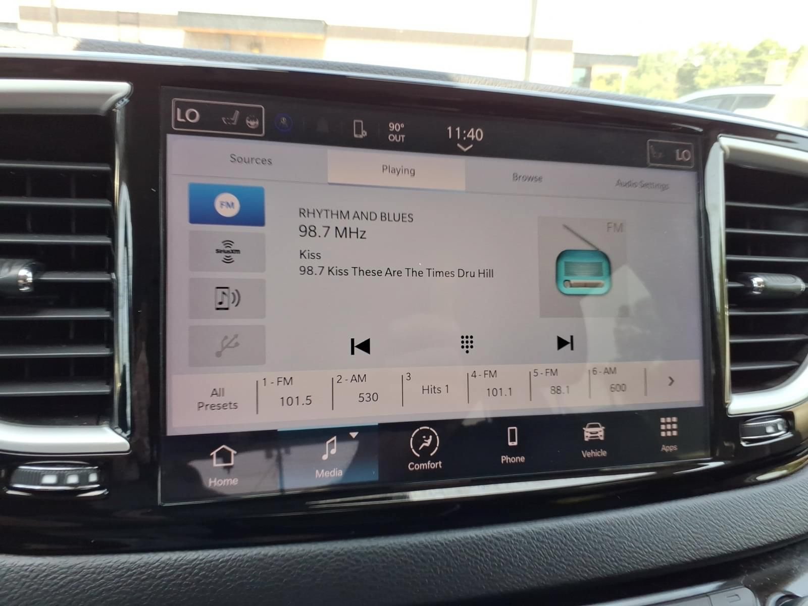Used 2024 Chrysler Pacifica Touring-L FWD image 16