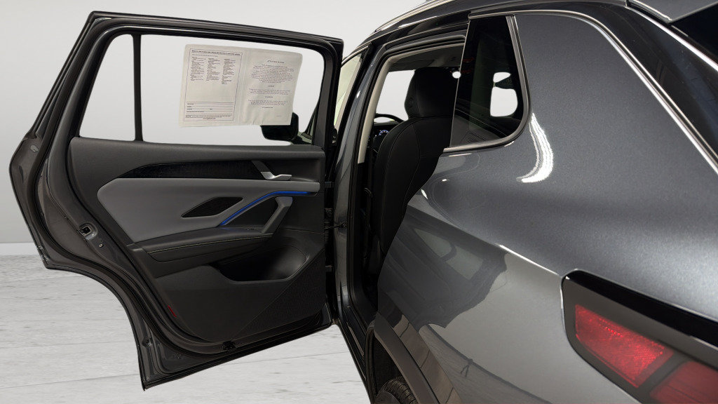 Certified 2025 Volkswagen Tiguan SE FWD image 28