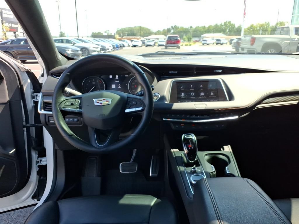 Used 2022 Cadillac XT4 Sport w/ LPO, ONYX Package FWD image 13