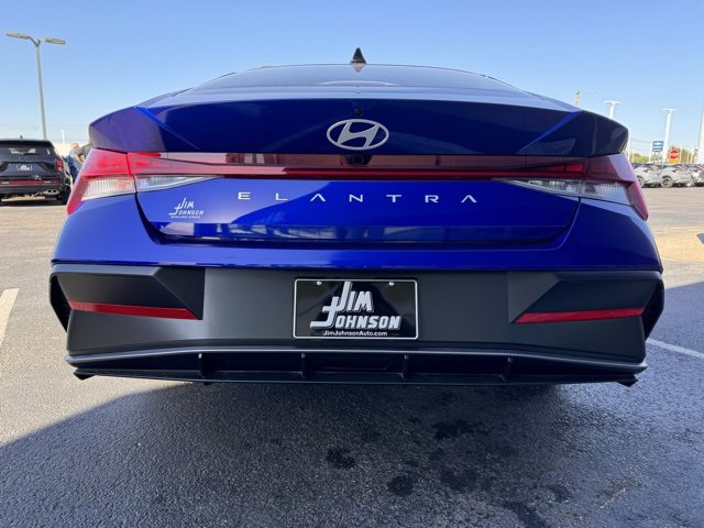 Used 2025 Hyundai Elantra SEL image 4