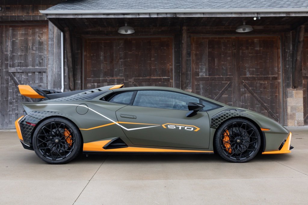 Used 2022 Lamborghini Huracan STO image 2