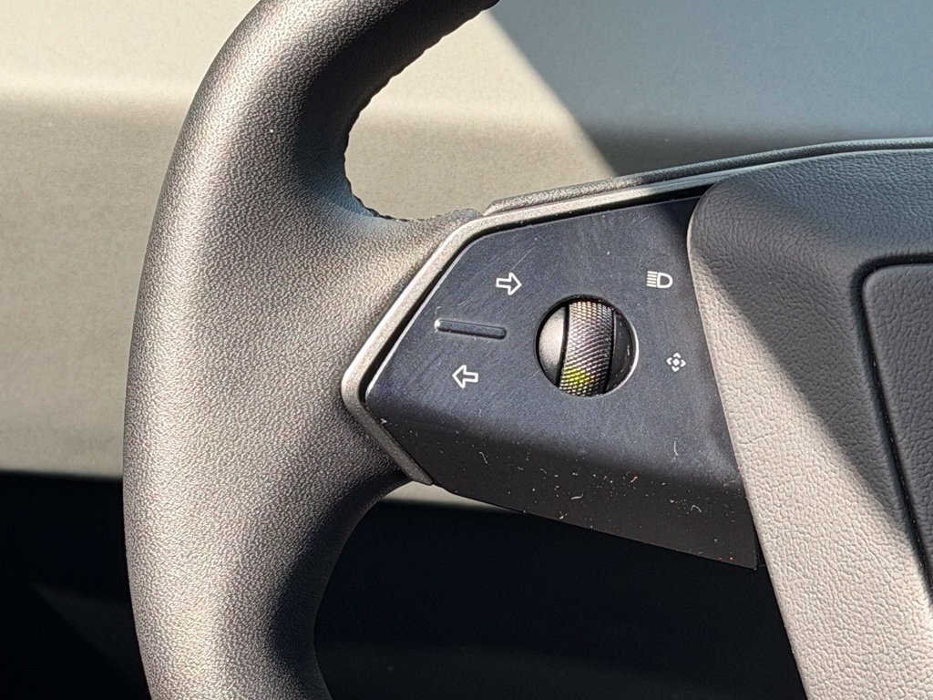 Used 2025 Tesla Cybertruck AWD Crew Cab image 43