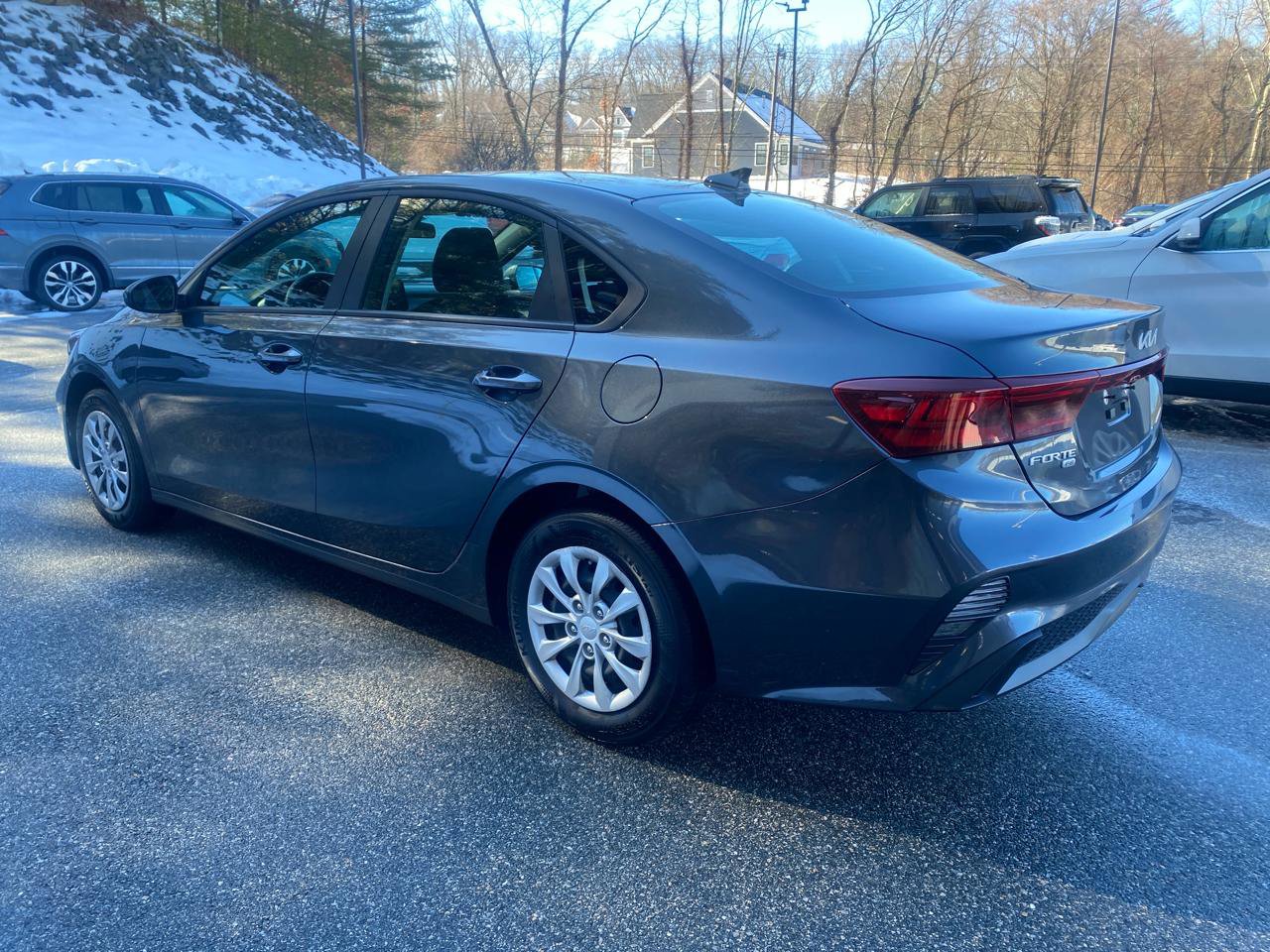 Used 2023 Kia Forte LX image 3