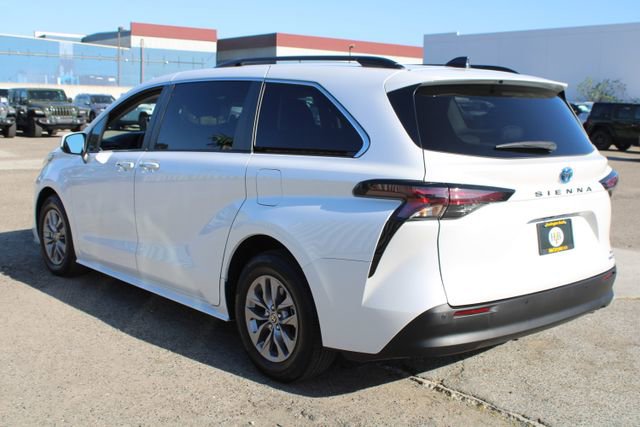 Used 2023 Toyota Sienna XLE w/ XLE Plus Package FWD image 6