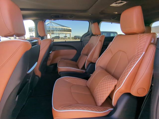 New 2026 Chrysler Pacifica Pinnacle w/ Trailer Tow Group image 17