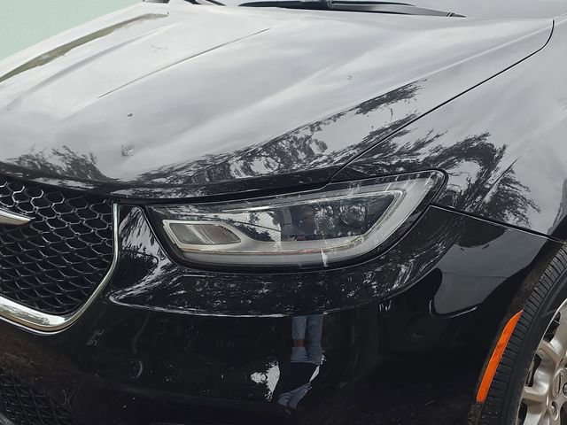 Certified 2024 Chrysler Pacifica Touring-L image 9