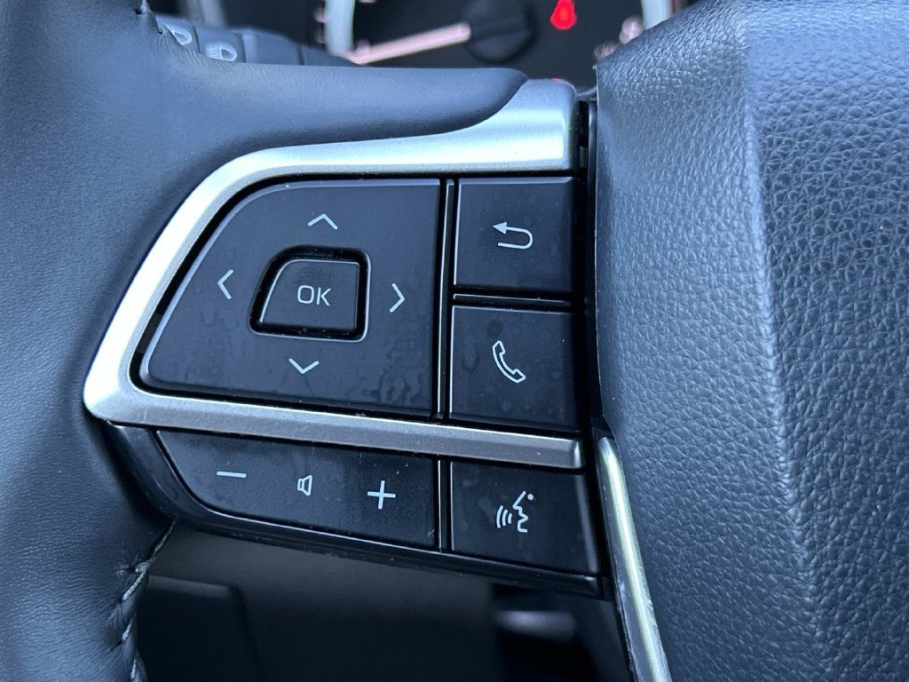 Used 2024 Toyota Highlander LE FWD image 27
