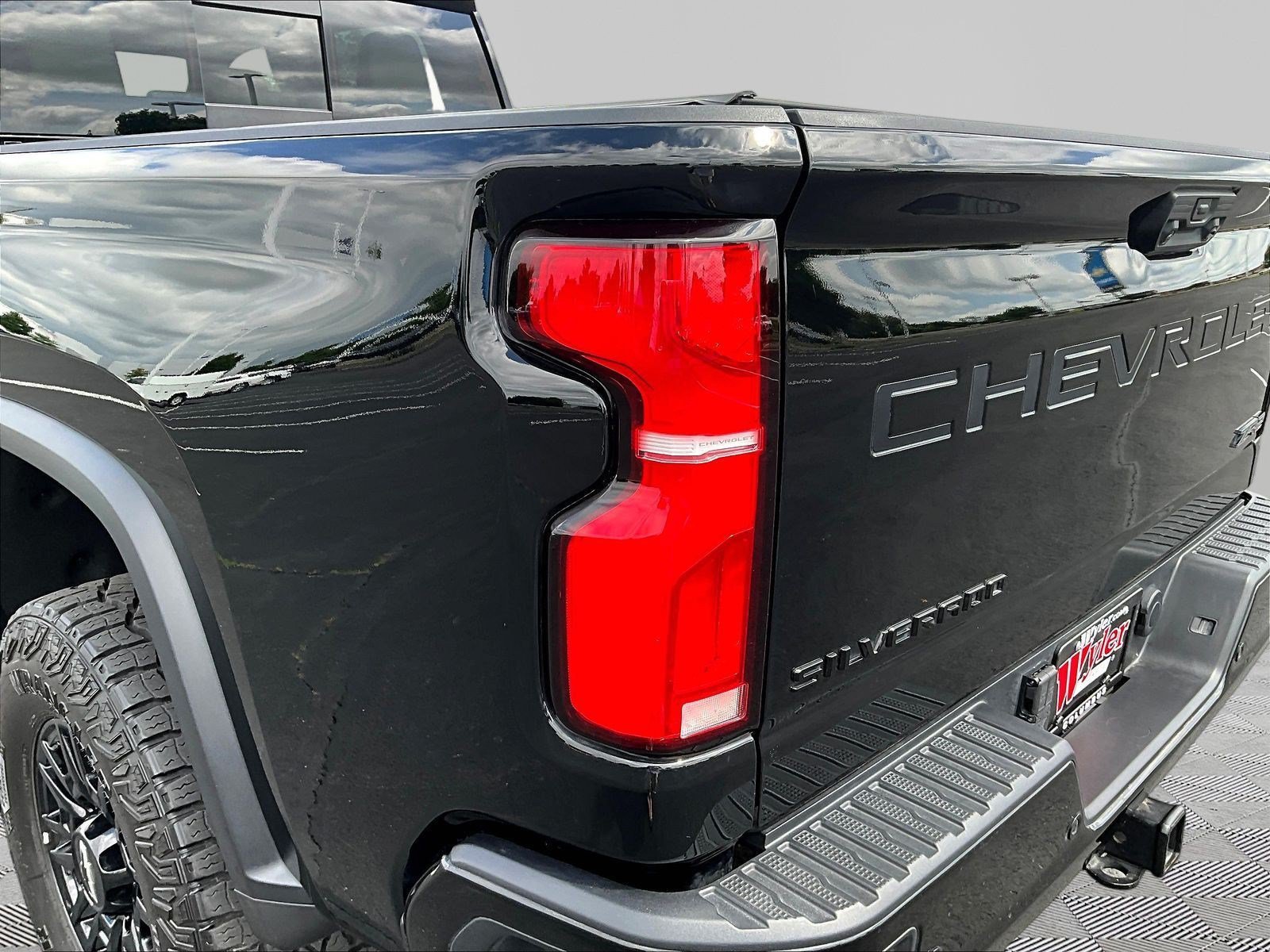 Used 2025 Chevrolet Silverado 2500 ZR2 w/ Technology Package AWD/4WD image 24