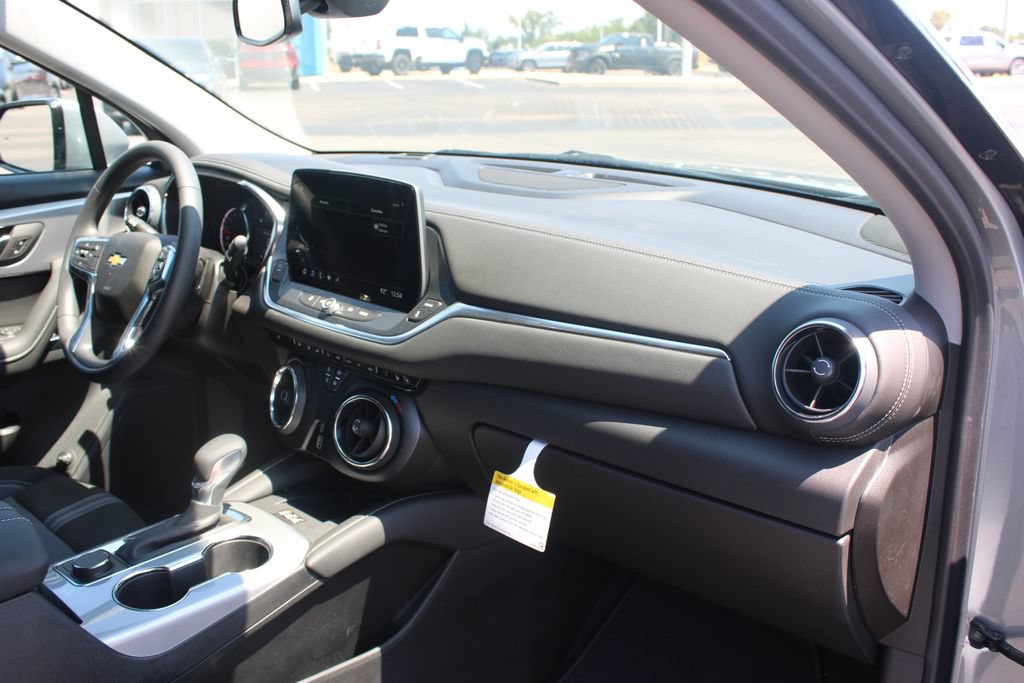 New 2026 Chevrolet Blazer LT w/ Convenience Package FWD image 31