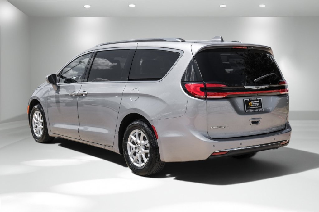 Used 2021 Chrysler Pacifica Touring-L FWD image 8
