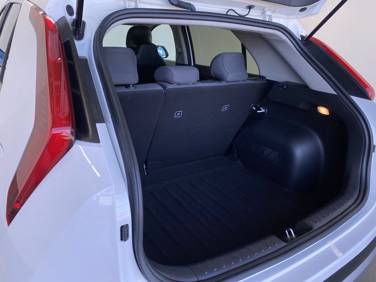 Certified 2025 Kia Niro LX FWD image 15