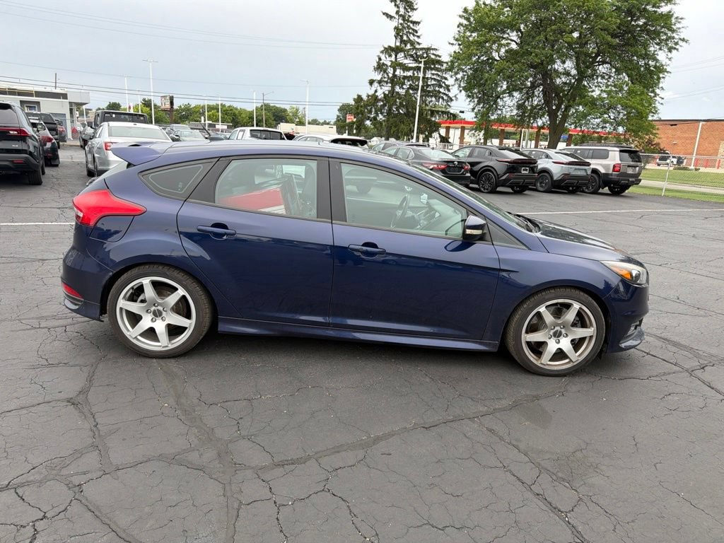 Used 2017 Ford Focus ST w/ Equipment Group 401A FWD image 5