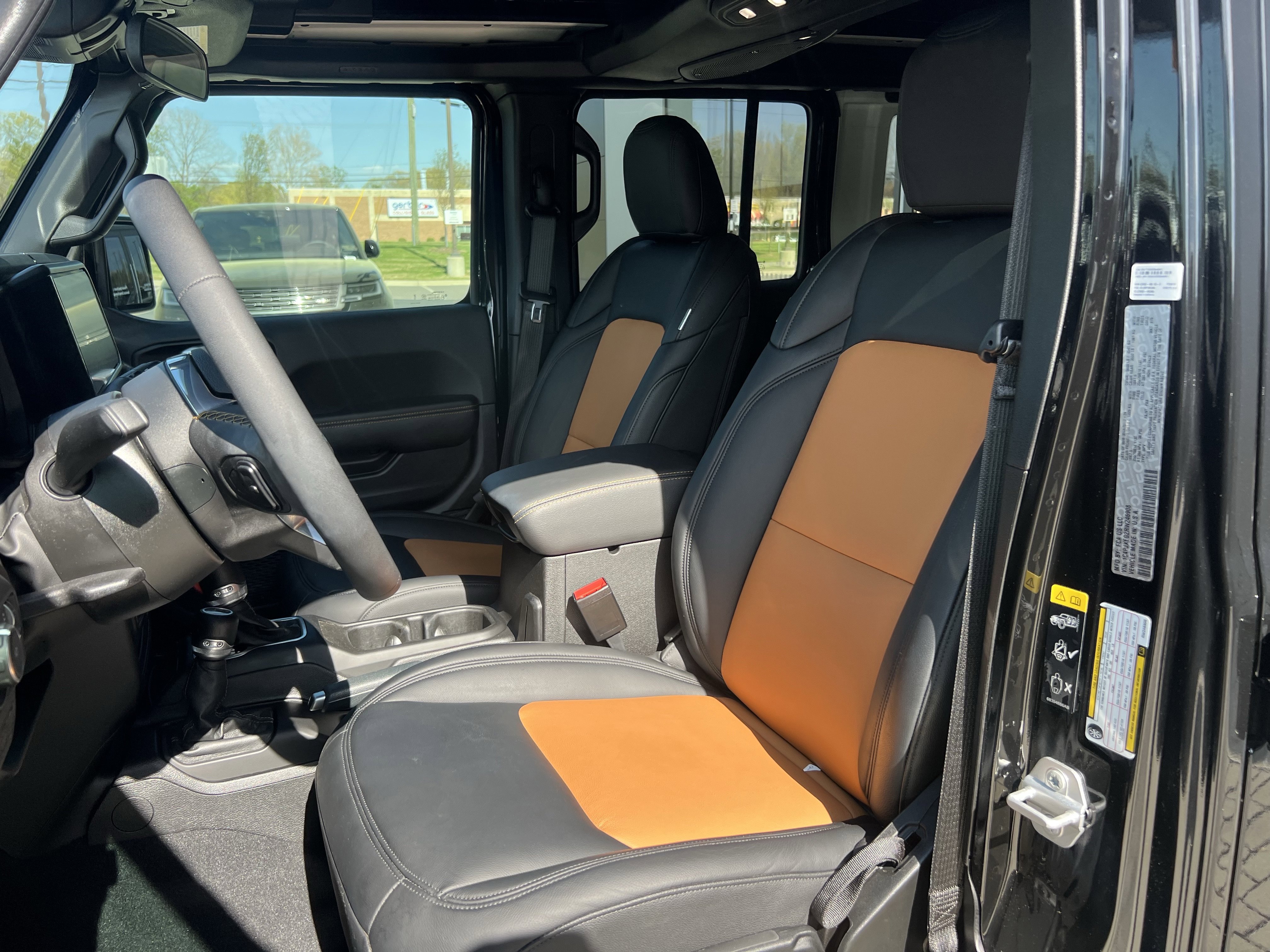 Used 2024 Jeep Wrangler Sahara image 15