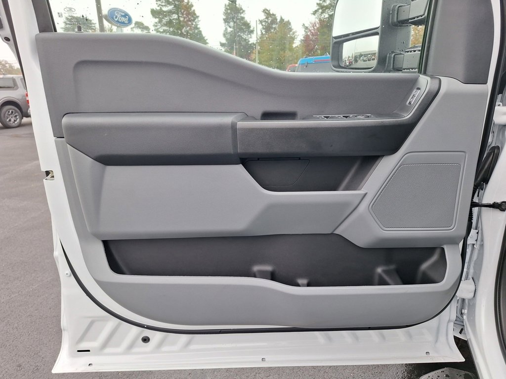 New 2026 Ford F250 XL image 2