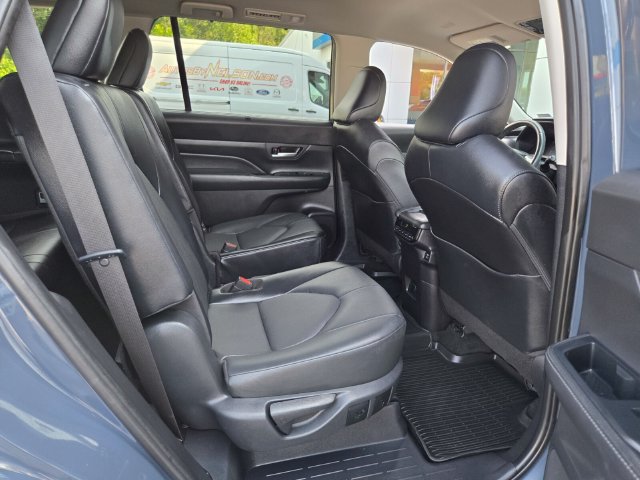 Used 2024 Toyota Grand Highlander AWD image 20