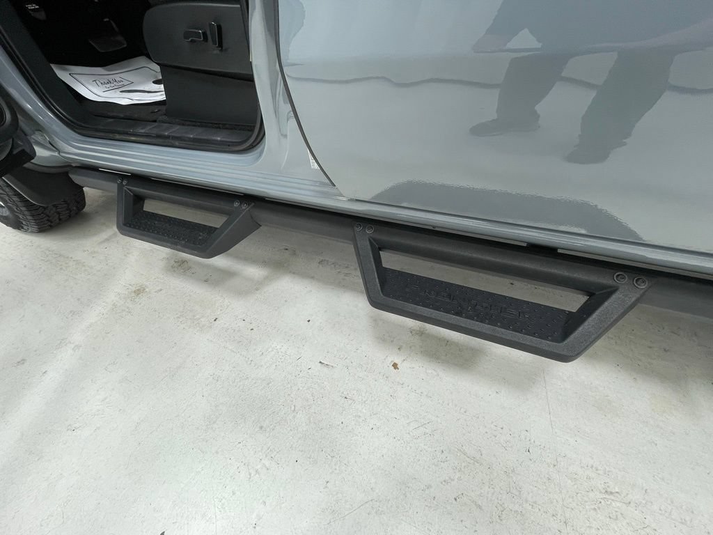 Used 2024 Nissan Frontier PRO-4X w/ Off-Road Protection Package AWD/4WD image 9