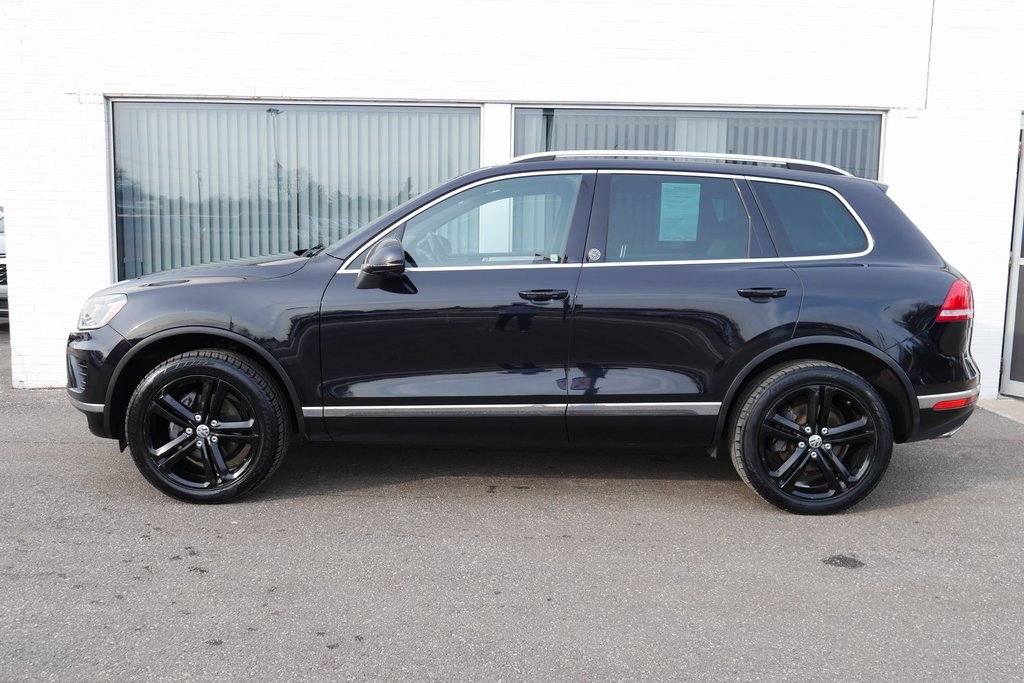 Used 2017 Volkswagen Touareg Wolfsburg Edition image 44