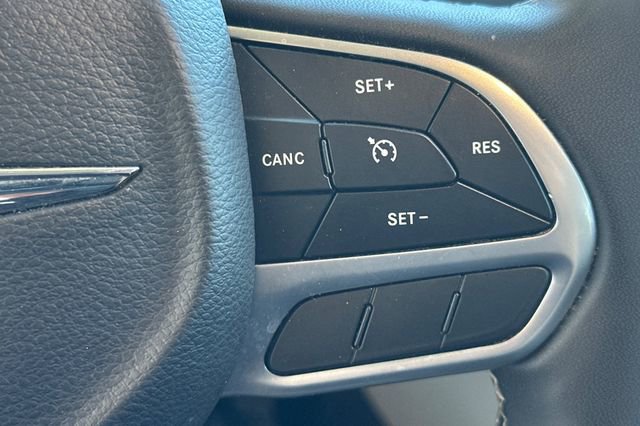 Used 2022 Chrysler Voyager LX FWD image 31