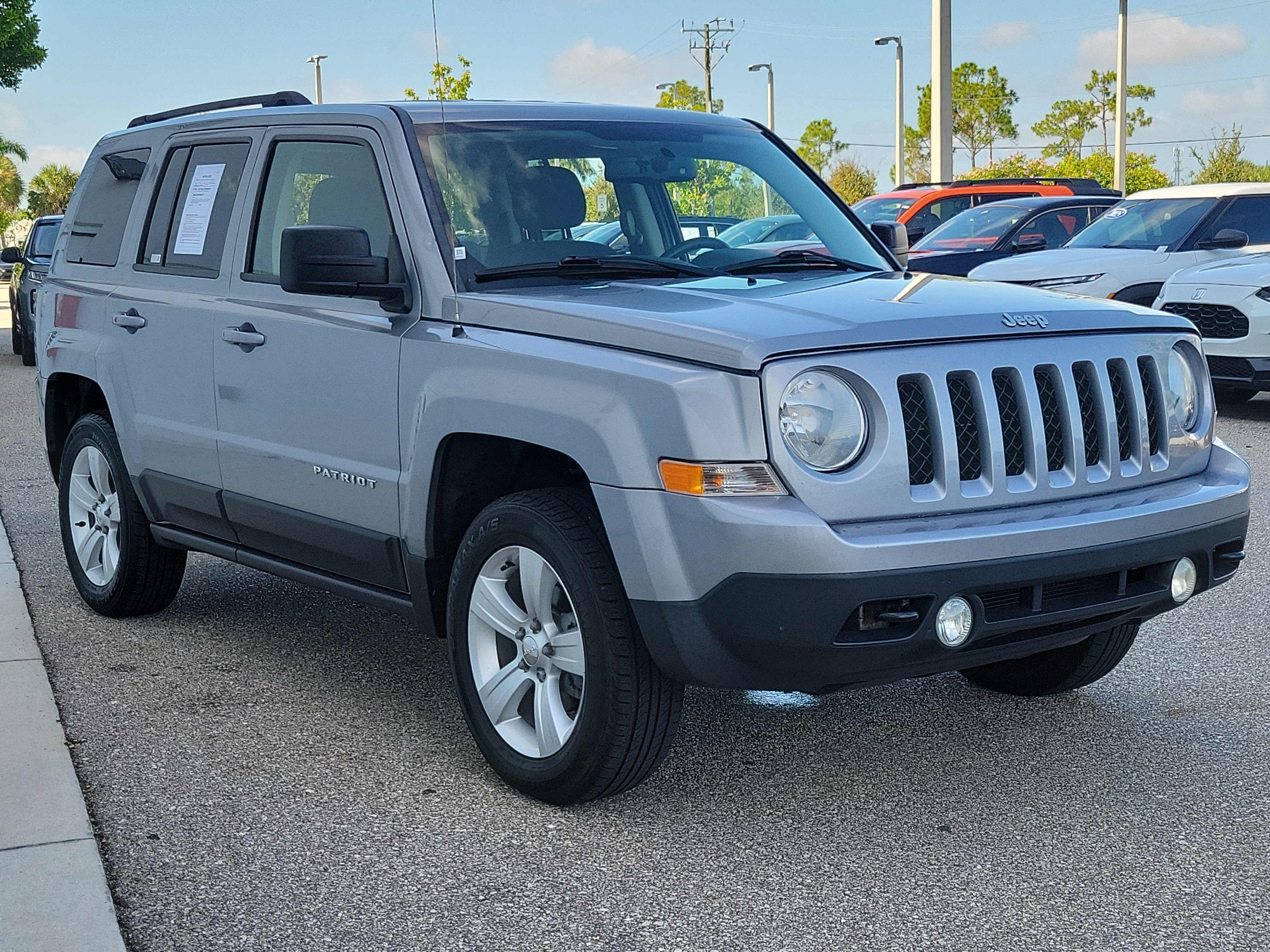 Used 2014 Jeep Patriot Latitude w/ All Weather Capability Group AWD/4WD image 31