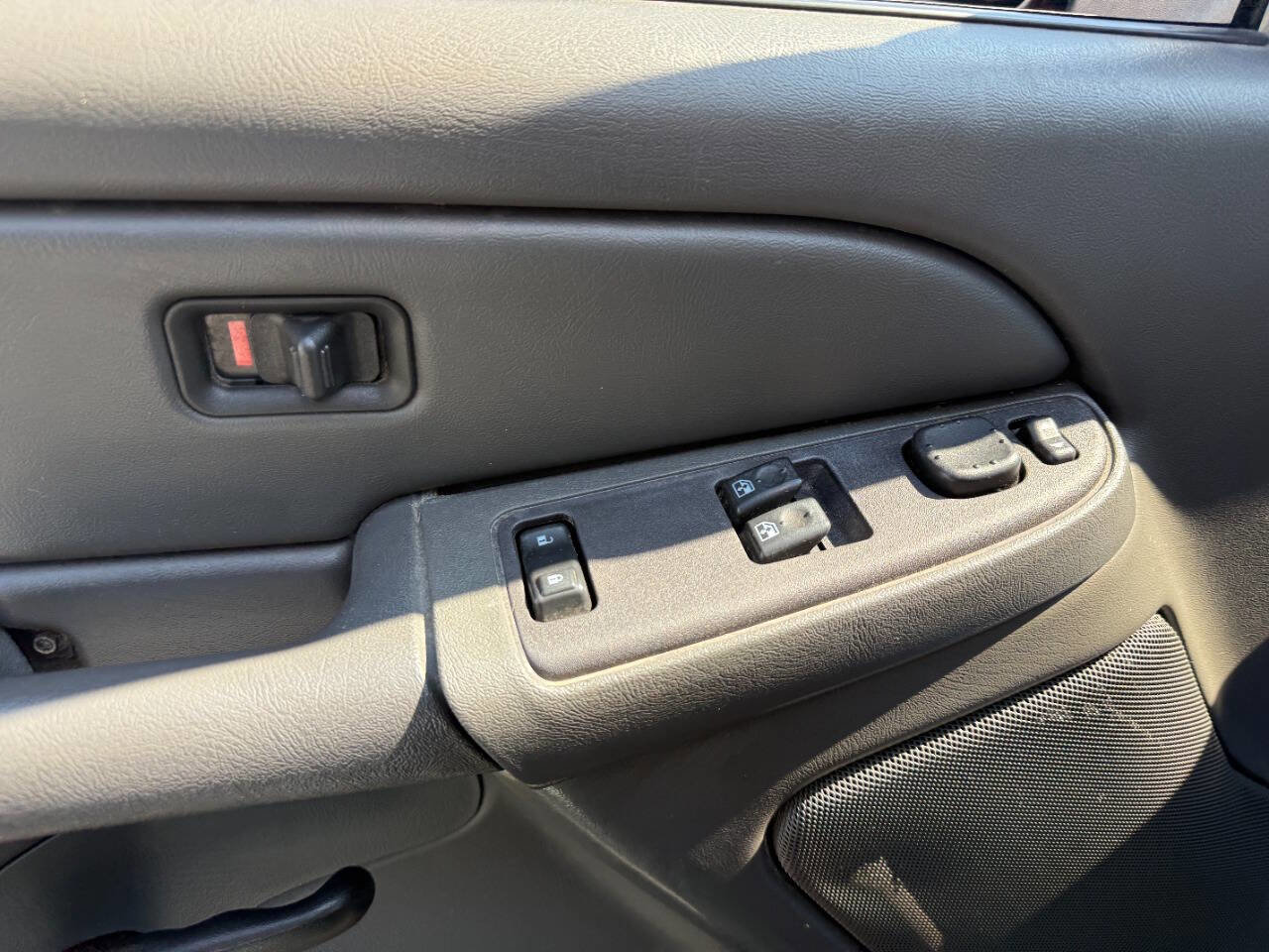 Used 2004 Chevrolet Silverado 1500 LS image 18