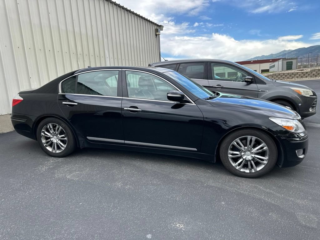 Used 2011 Hyundai Genesis 4.6 RWD image 3