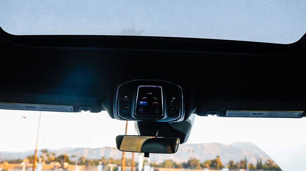 New 2025 Jeep Grand Cherokee L Altitude image 17