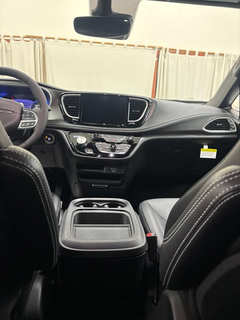 New 2027 Chrysler Pacifica Select w/ Family Tech Group FWD image 22
