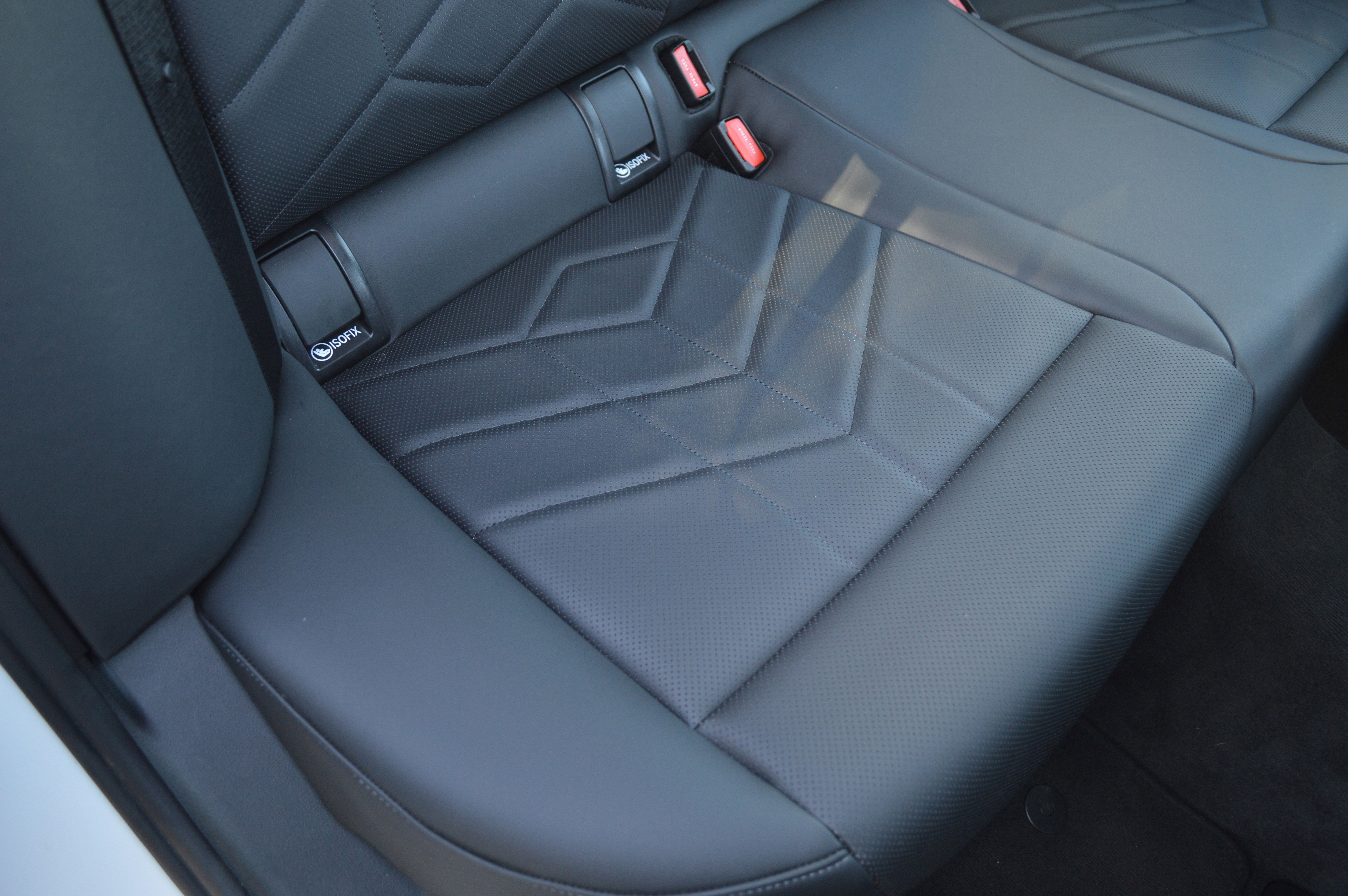 Used 2025 BMW 530i xDrive w/ Premium Package image 34