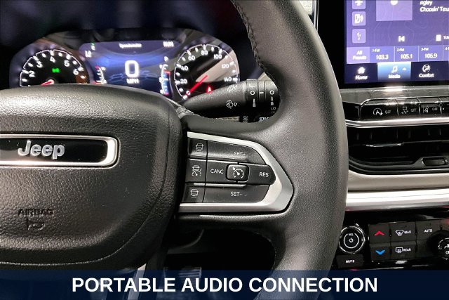 Used 2025 Jeep Compass Limited AWD/4WD image 16