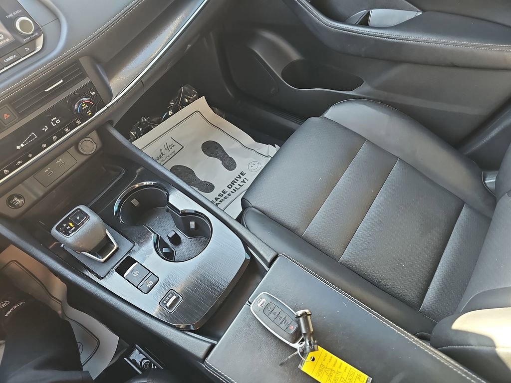 Used 2025 Nissan Rogue SV w/ SV Premium Package image 28