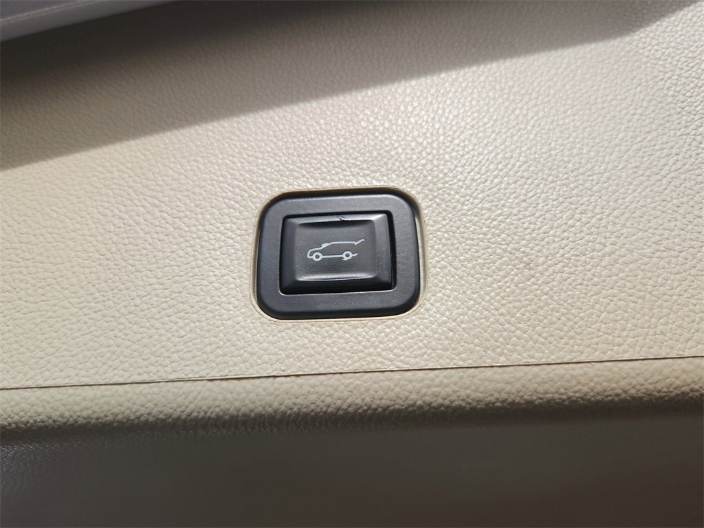 Used 2015 Cadillac SRX Luxury w/ Trailering Package image 13