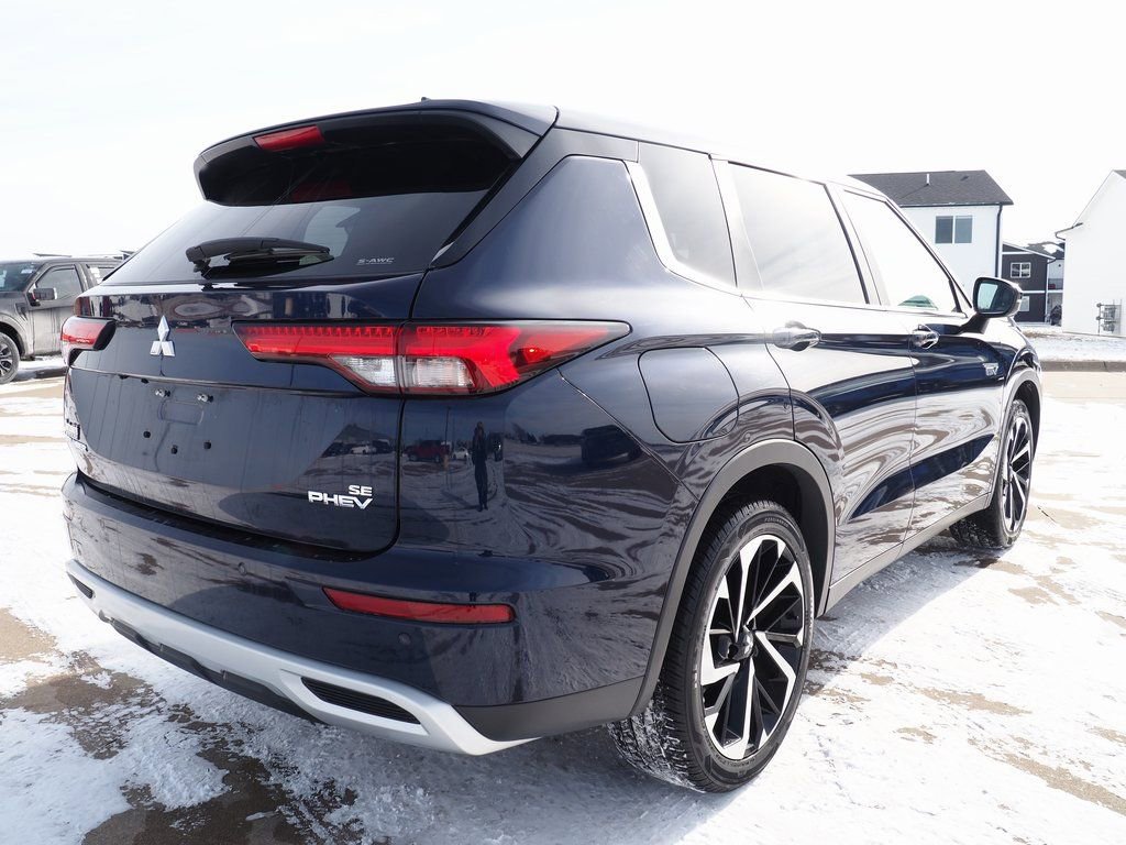 Used 2024 Mitsubishi Outlander 4WD Plug-In Hybrid image 5