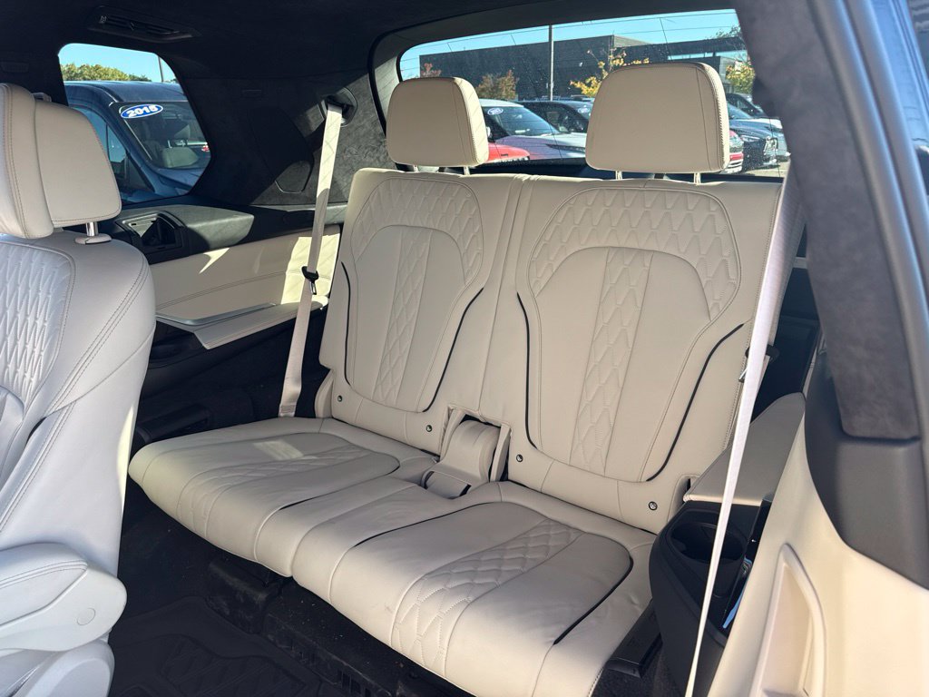 Used 2022 BMW X7 M50i w/ Dynamic Handling Package AWD/4WD image 9