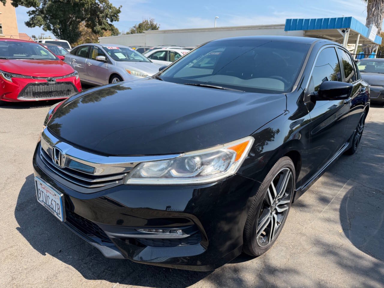 Used 2017 Honda Accord Sport image 1