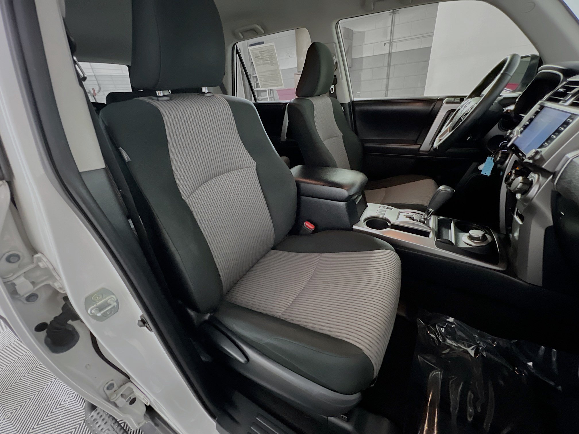 Used 2020 Toyota 4Runner SR5 AWD/4WD image 30