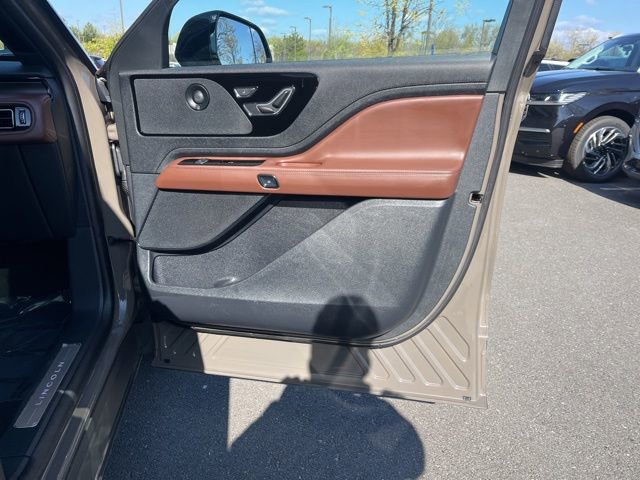 Used 2026 Lincoln Aviator Reserve image 24