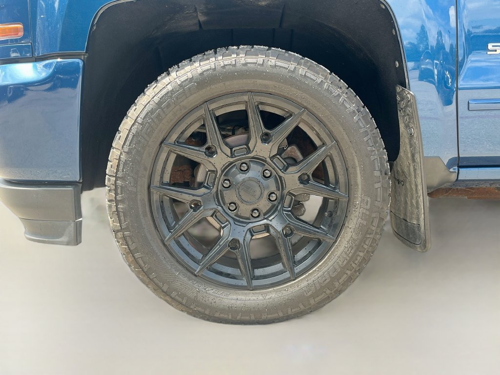 Used 2018 Chevrolet Silverado 1500 LT w/ All Star Edition AWD/4WD image 28