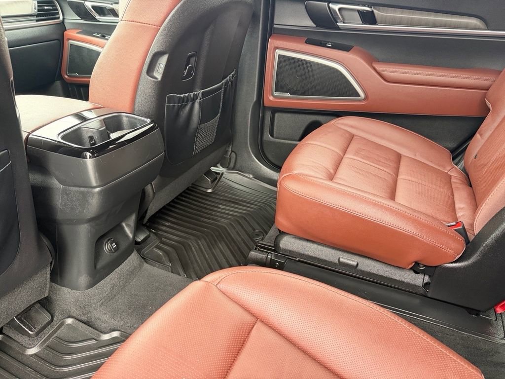 Used 2023 Kia Telluride EX w/ EX Captain's Chair Package image 14